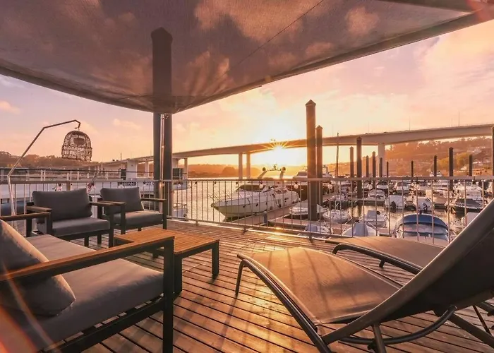 Sleepboat- Modern Houseboat In Porto 보트호텔