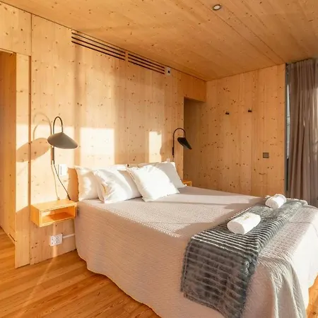Botel Sleepboat - Cozy Modern Houseboat In Porto