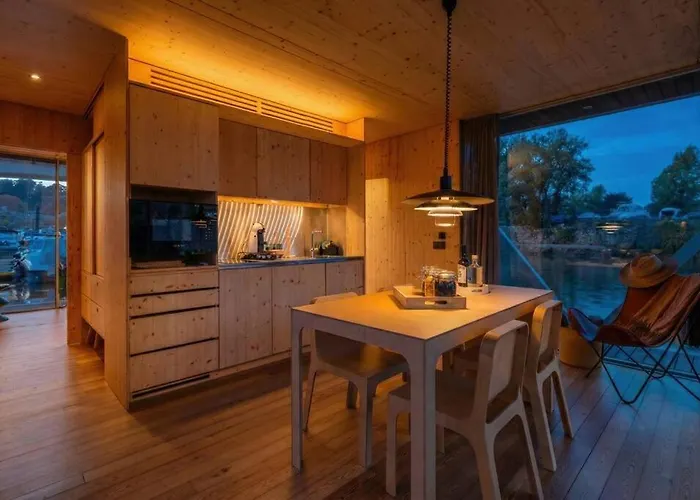 Sleepboat- Modern Houseboat In Porto