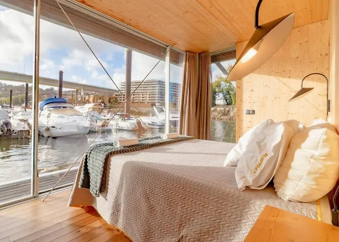 Sleepboat- Modern Houseboat In Porto 船屋 波尔图
