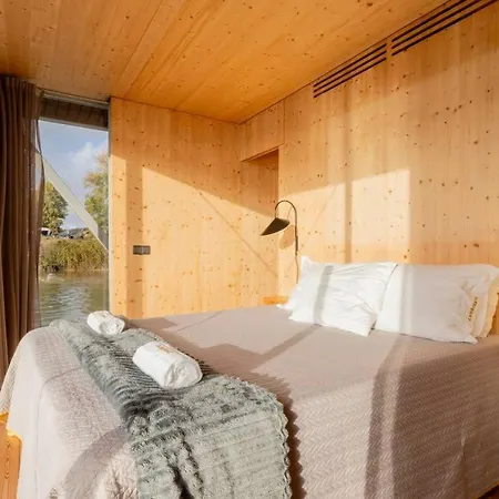 بوتيل Sleepboat - Cozy Modern Houseboat In